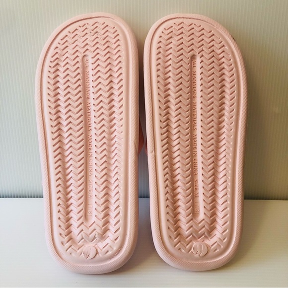 Women's Size 8 Pale Blush Pink Slide Flat Slippers Comfy Water Shoes - Picture 6 of 6